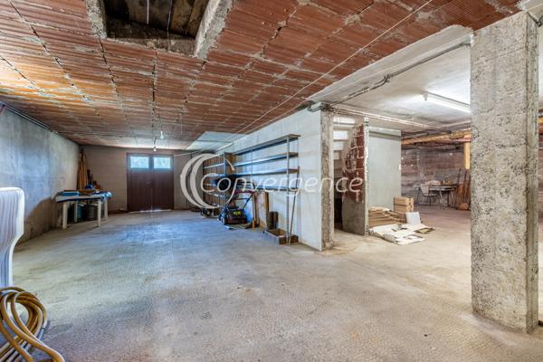 Maison
                                                                                                                                                                                                                                                                                                                        6 pièce(s)                                                                                                                                                                                                          4 chambre(s)                                                                                                                                                                                                          186  m²