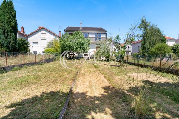 Maison
                                                                                                                                                                                                                                                                                                                        6 pièce(s)                                                                                                                                                                                                          4 chambre(s)                                                                                                                                                                                                          186  m²