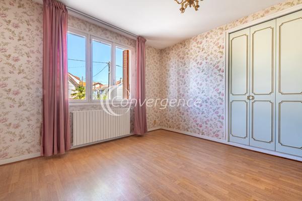 Maison
                                                                                                                                                                                                                                                                                                                        6 pièce(s)                                                                                                                                                                                                          4 chambre(s)                                                                                                                                                                                                          186  m²