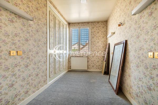 Maison
                                                                                                                                                                                                                                                                                                                        6 pièce(s)                                                                                                                                                                                                          4 chambre(s)                                                                                                                                                                                                          186  m²