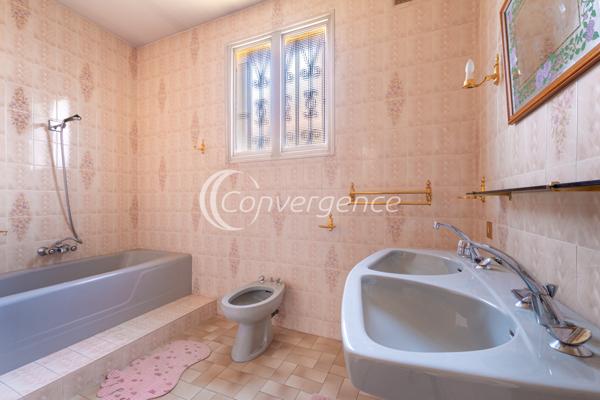 Maison
                                                                                                                                                                                                                                                                                                                        6 pièce(s)                                                                                                                                                                                                          4 chambre(s)                                                                                                                                                                                                          186  m²