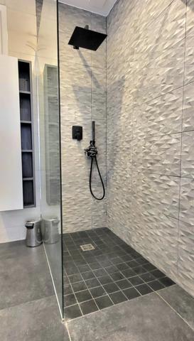 Rouen - Vallon Suisse : Maison indiv. plain pied avec panneaux solaires, 2 CH, Gge, 5 PK & Jardin 900 m²