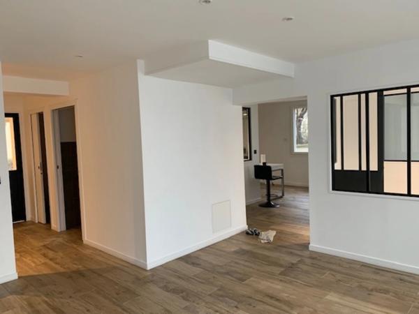 RARE ! MURS local bureaux RDC en très bon état à vendre LYON 8EME (69) de 92 m², entièrement rénové récemment, en plein coeur du quartier Montplaisir