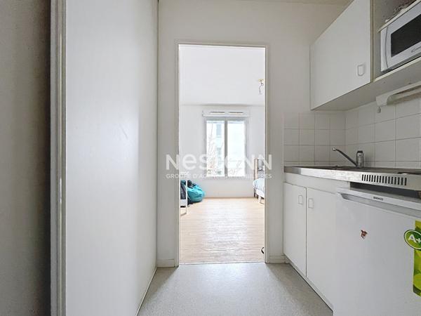A vendre - Appartement T1 de 22 m² avec place de parking dans résidence avec ascenseur, DPE C, libre de locataire "Angers Gare"