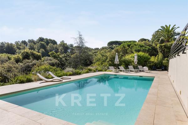 ANTIBES – MAISON D'ARCHITECTE AVEC PISCINE, JARDIN EXOTIQUE ET APERÇU MER