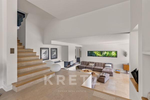 ANTIBES – MAISON D'ARCHITECTE AVEC PISCINE, JARDIN EXOTIQUE ET APERÇU MER