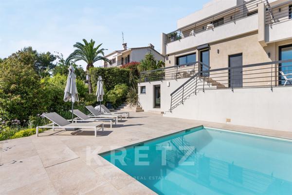 ANTIBES – MAISON D'ARCHITECTE AVEC PISCINE, JARDIN EXOTIQUE ET APERÇU MER