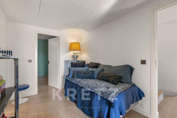 ANTIBES – MAISON D'ARCHITECTE AVEC PISCINE, JARDIN EXOTIQUE ET APERÇU MER