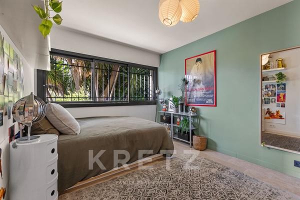ANTIBES – MAISON D'ARCHITECTE AVEC PISCINE, JARDIN EXOTIQUE ET APERÇU MER