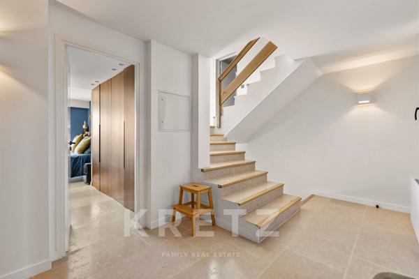 ANTIBES – MAISON D'ARCHITECTE AVEC PISCINE, JARDIN EXOTIQUE ET APERÇU MER