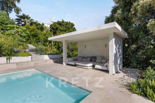 ANTIBES – MAISON D'ARCHITECTE AVEC PISCINE, JARDIN EXOTIQUE ET APERÇU MER