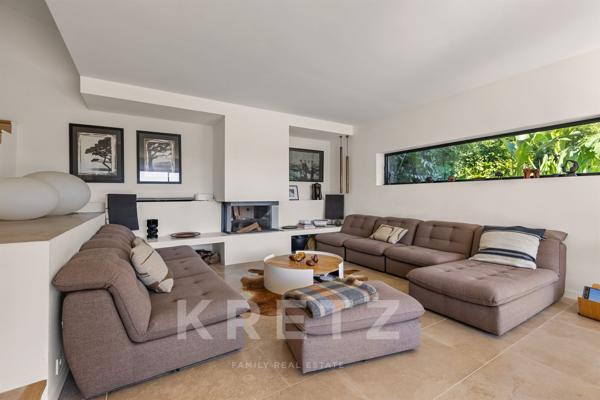 ANTIBES – MAISON D'ARCHITECTE AVEC PISCINE, JARDIN EXOTIQUE ET APERÇU MER