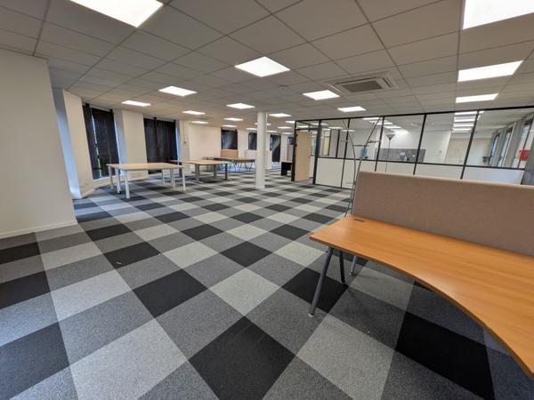 Lezennes (59260) BUREAUX À LOUER – 350 m² – RDC PMR – 12 PARKINGS – SYNERGIE PARK – LEZENNES (MÉTROPOLE LILLOISE)