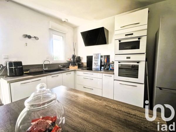 Pavillon 4 pièces de 95 m² à Eole-en-Beauce (28150)