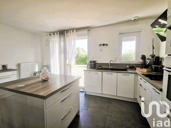 Pavillon 4 pièces de 95 m² à Eole-en-Beauce (28150)