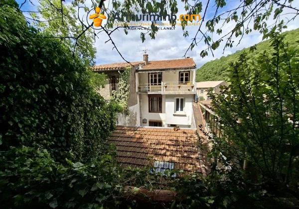 Vente                                                      Maison de ville
                        
                     5 pièces                      207 m2                     à Lavelanet
