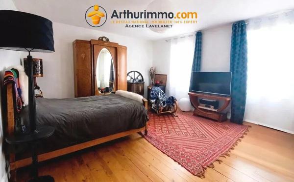 Vente                                                      Maison de ville
                        
                     5 pièces                      207 m2                     à Lavelanet