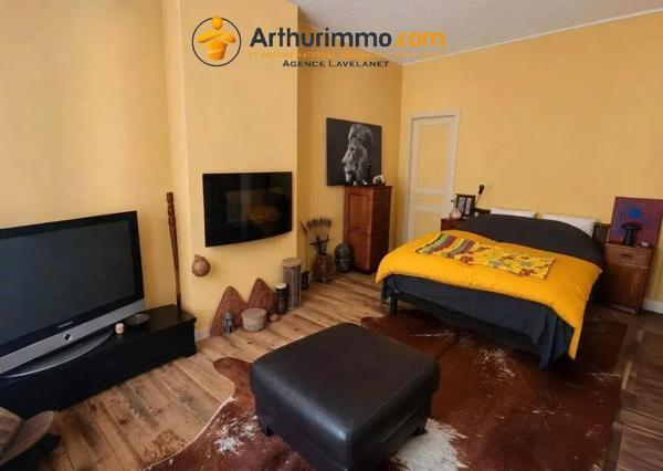 Vente                                                      Maison de ville
                        
                     5 pièces                      207 m2                     à Lavelanet