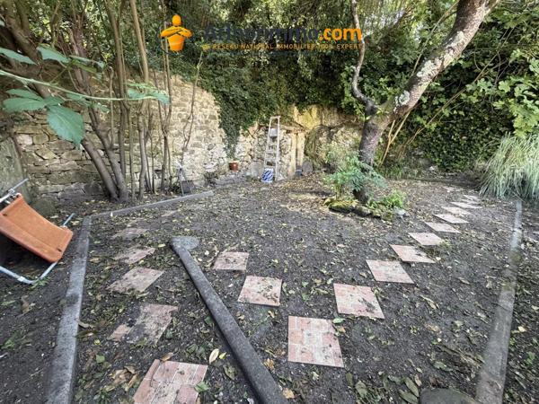 Vente                                                      Maison de ville
                        
                     5 pièces                      207 m2                     à Lavelanet
