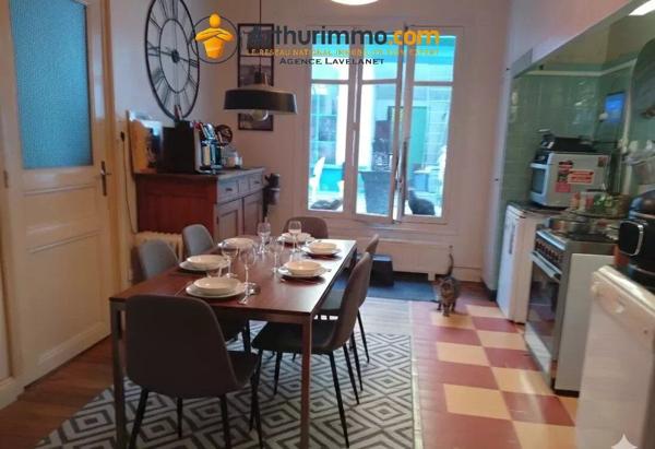 Vente                                                      Maison de ville
                        
                     5 pièces                      207 m2                     à Lavelanet