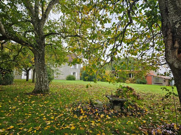 Maison à CONDE-SUR-SARTHE, 61250 - 9 pièces 244m²