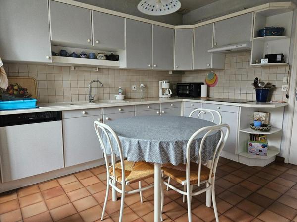 Maison à CONDE-SUR-SARTHE, 61250 - 9 pièces 244m²