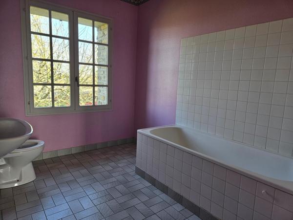 Maison à CONDE-SUR-SARTHE, 61250 - 9 pièces 244m²