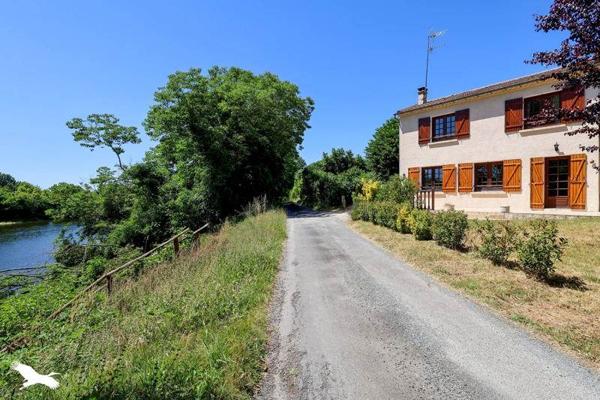 Maison à vendre 220 920 € Saint-Pierre-d'Eyraud 5 p 114 m² DPE F