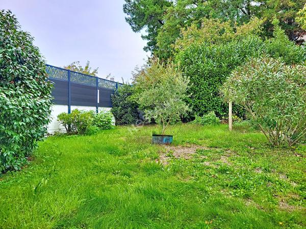 Nantes Jonelière : En vente ! Maison de 165m2, 5 chambres, vie de plain pied, grenier aménageable. Jardin clos + 300 m² !