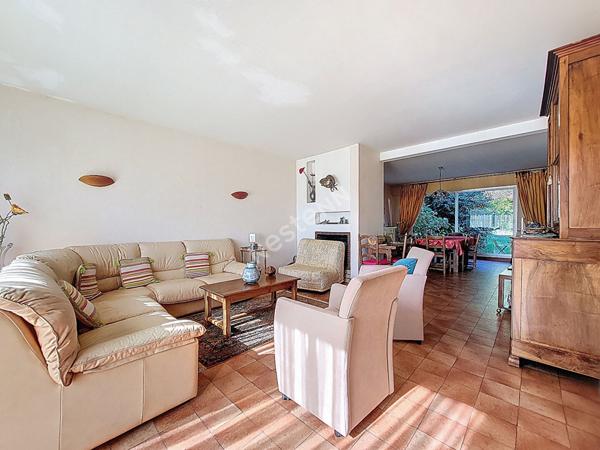 Nantes Jonelière : En vente ! Maison de 165m2, 5 chambres, vie de plain pied, grenier aménageable. Jardin clos + 300 m² !