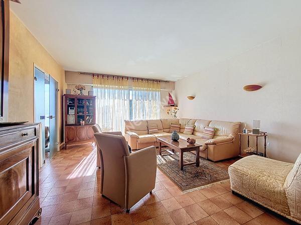 Nantes Jonelière : En vente ! Maison de 165m2, 5 chambres, vie de plain pied, grenier aménageable. Jardin clos + 300 m² !