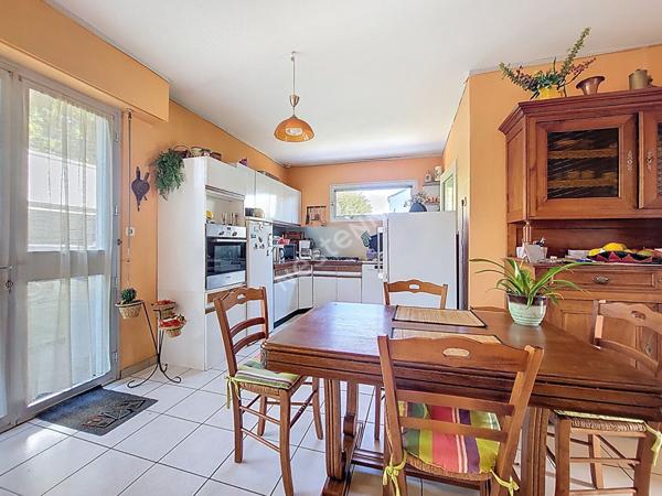 Nantes Jonelière : En vente ! Maison de 165m2, 5 chambres, vie de plain pied, grenier aménageable. Jardin clos + 300 m² !