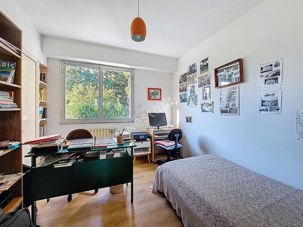 Nantes Jonelière : En vente ! Maison de 165m2, 5 chambres, vie de plain pied, grenier aménageable. Jardin clos + 300 m² !