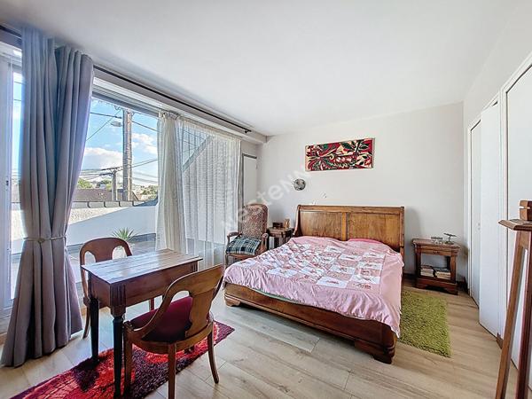 Nantes Jonelière : En vente ! Maison de 165m2, 5 chambres, vie de plain pied, grenier aménageable. Jardin clos + 300 m² !