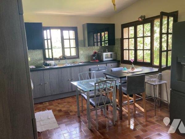 Secteur MARCIAC, corps de ferme en L restauré sur un terrain de 4800m² arboré.