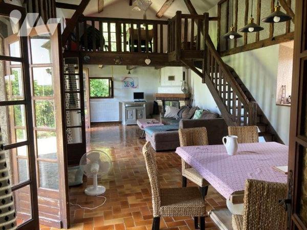 Secteur MARCIAC, corps de ferme en L restauré sur un terrain de 4800m² arboré.