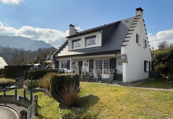 SUPERBE VILLA EN POSITION DOMINANTE