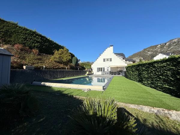 SUPERBE VILLA EN POSITION DOMINANTE