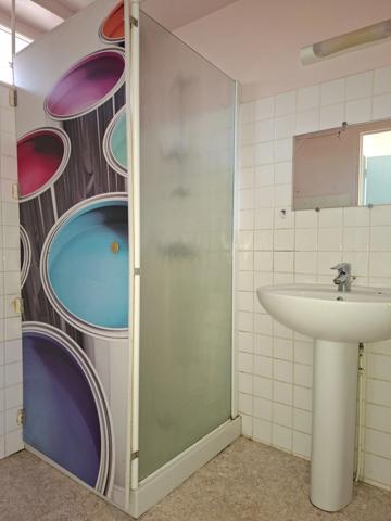 Maison de village à réfraichir, 5 min écoles college, péage, et gare Sncf, 35 min le Mans, 15 min ALENCON avec  jardinet