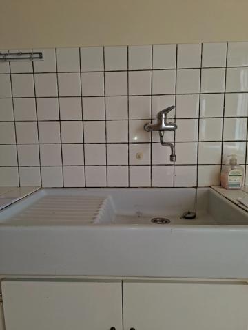 Maison de village à réfraichir, 5 min écoles college, péage, et gare Sncf, 35 min le Mans, 15 min ALENCON avec  jardinet