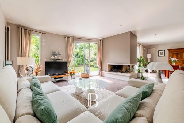 Clamart, Maison 5 Chambres -  225 m² à vendre