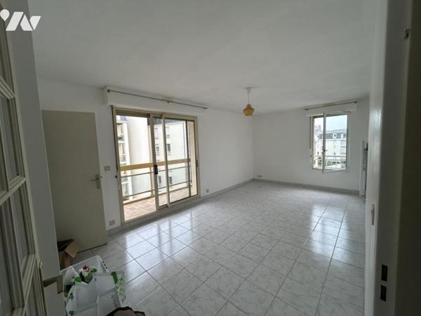 ORLEANS-RUE TUDELLE / Appart deux pièces avec balcon