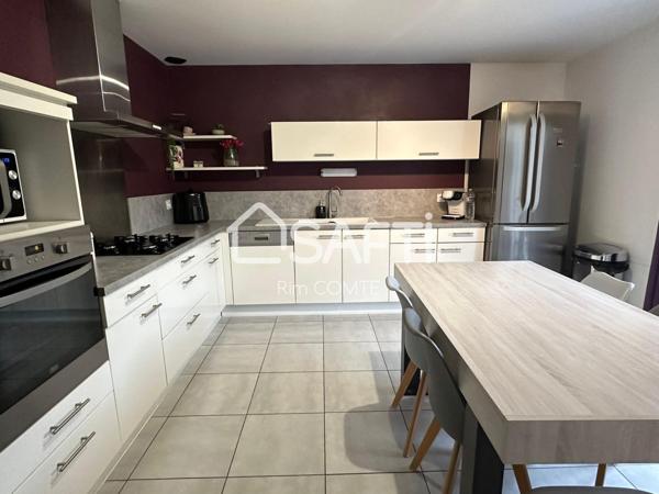 Maison Familiale à Étage – 130 m² Habitable sur un Superbe Terrain de 826 m²