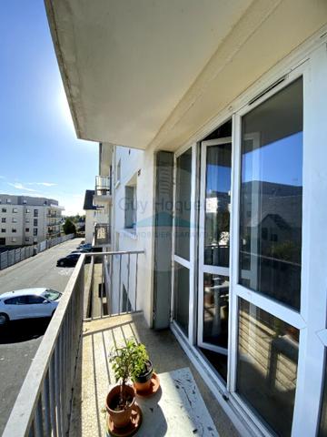 Appartement Maladrerie 1 pièce 27 m²  balcon et parking