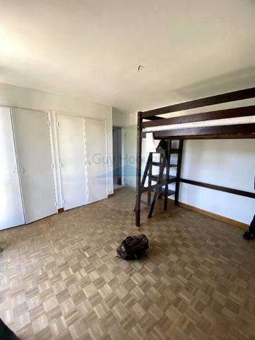 Appartement Maladrerie 1 pièce 27 m²  balcon et parking