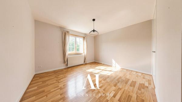 Maison Individuelle T9 Parcelle de 1 156m² sans vis-à-vis Garage Ornex 01210