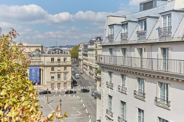 Place du Palais Bourbon - Dernier étage avec terrasse