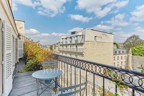Place du Palais Bourbon - Dernier étage avec terrasse