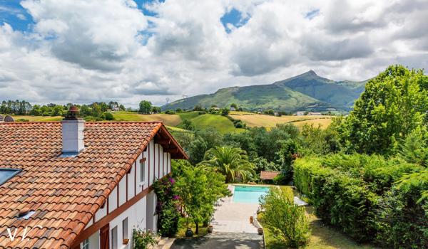 Propriété Basque - Panorama exceptionnel sur la Rhune