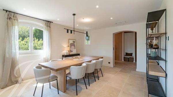 A pied du village de Valbonne, une villa à la rénovation exquise